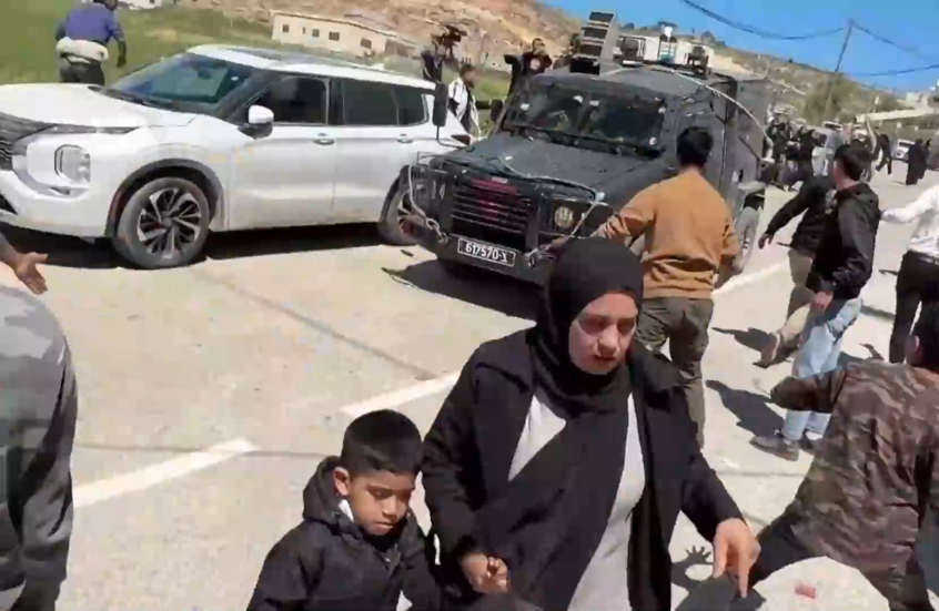 قوات إسرائيلية تقتحم جنازة فلسطينيين في رام الله قتلا إثر هجوم مستوطنين على مدرسة