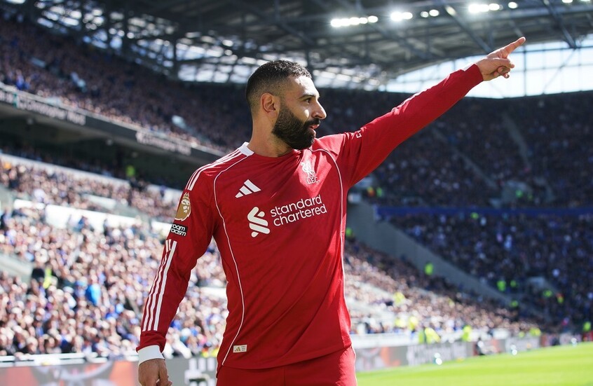 شاهد.. صلاح يودع حكم مباراة ليفربول وإيفرتون بكلمات مؤثرة.. فماذا قال؟