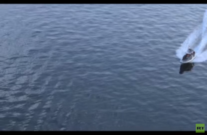 الحرس الثوري الإيراني يبث مشاهد من عملية السيطرة على سفينة حاويات في مضيق هرمز (فيديو)