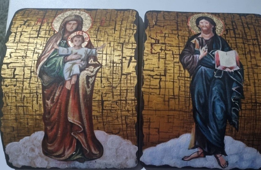 أيقونات على دروع قتالية.. معرض فريد في وزارة الخارجية الروسية