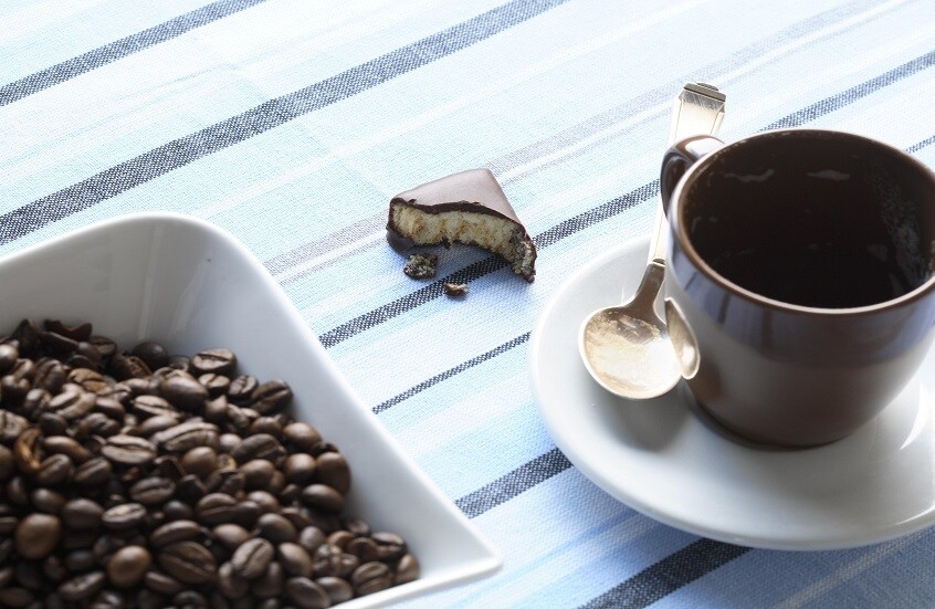 بحث جديد: القهوة تقلل الاكتئاب وتحسن المزاج عبر تأثيرها على بكتيريا الأمعاء