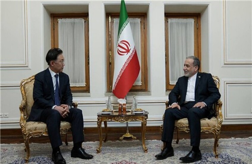 سيئول تبحث مع طهران ضمان سلامة سفن وبحارة كوريا الجنوبية العالقين في مضيق هرمز