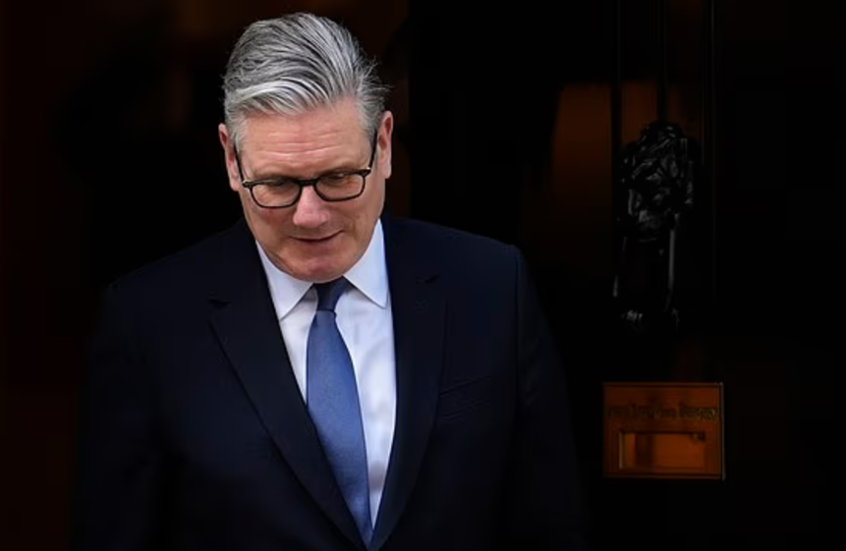 عاصفة سياسية تهز حكومة ستارمر ومطالبات متكررة بعزله