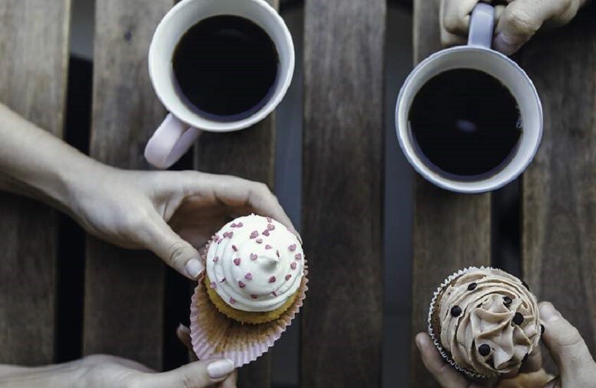 الصلة بين الضوضاء والرغبة الشديدة في تناول الحلويات