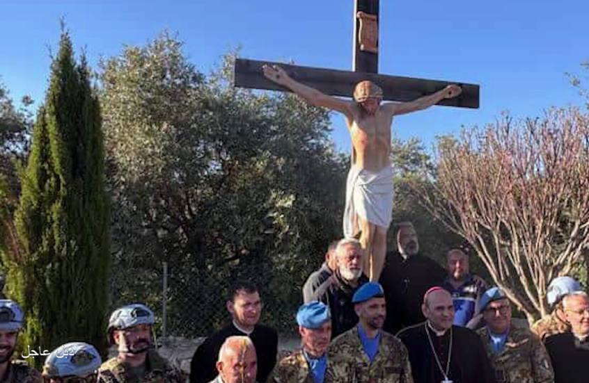 نصب تمثال للسيد المسيح في بلدة لبنانية بديل لتمثال حطمه جندي إسرائيلي