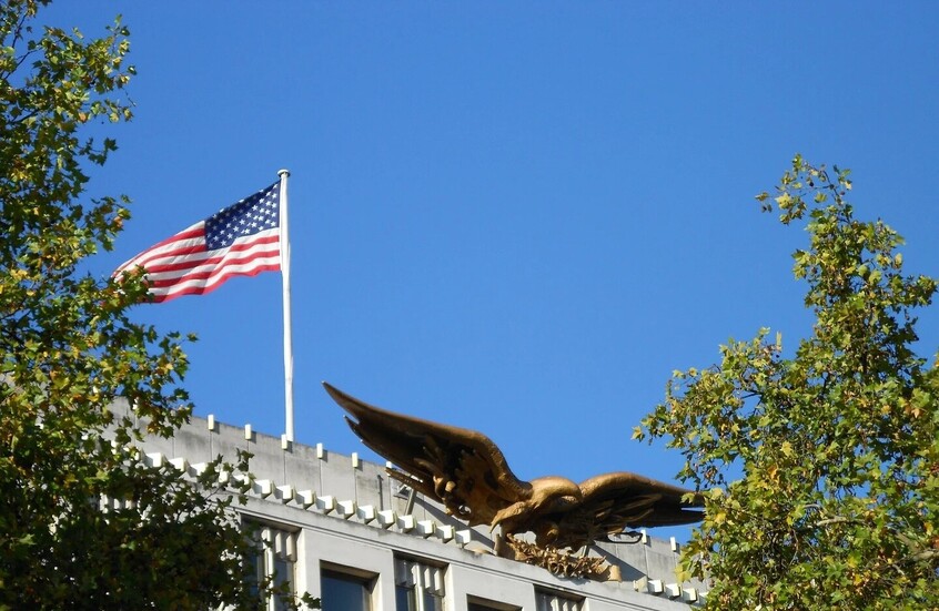 السفارة الأمريكية بالقاهرة تحذر من زيارة الولايات المتحدة للإنجاب فيها