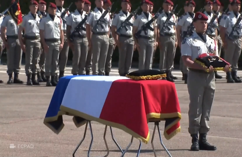 فرنسا تودع جنديها من قوات اليونيفيل قتل في لبنان