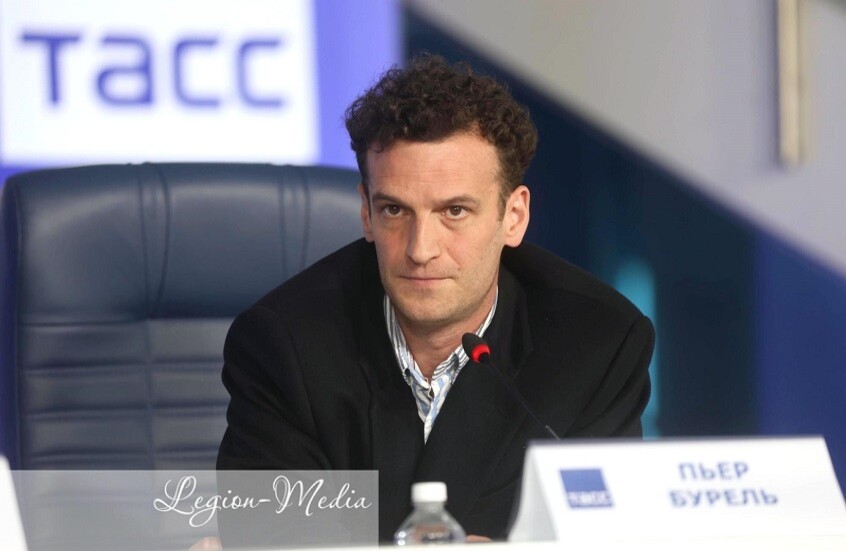 بين المرونة الأوروبية والصرامة الروسية.. بيير بوريل يشيد بمدرسة المسرح في روسيا