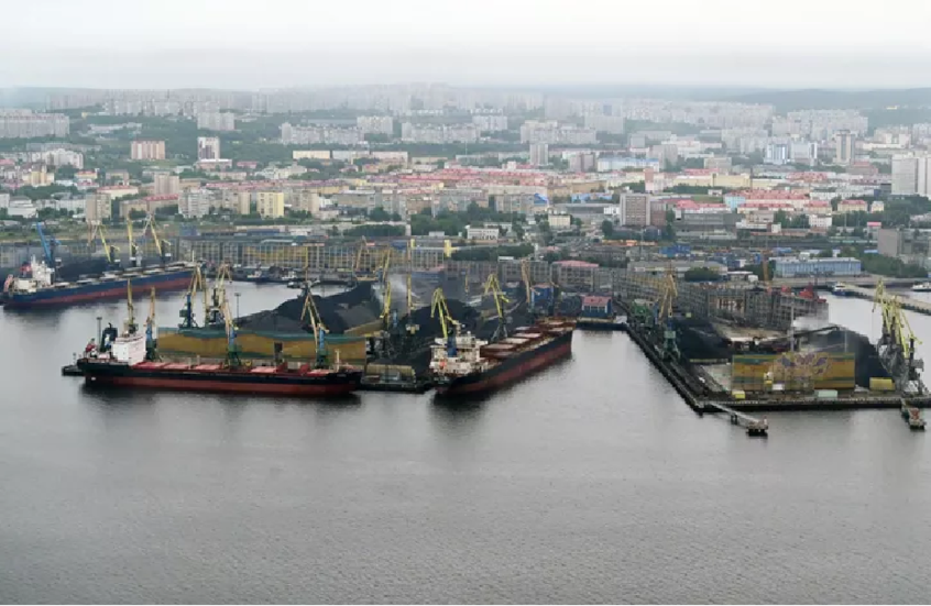 الاتحاد الأوروبي يحظر التعامل مع ميناءين روسيين