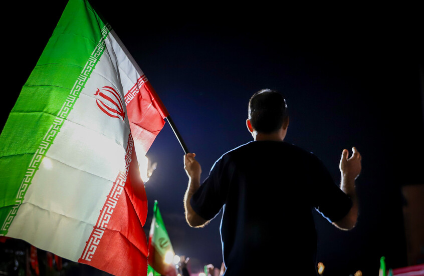 الدفاعات الجوية في طهران تتصدى لهدف معاد وسماع دوي إطلاق نار غربا وشرقا