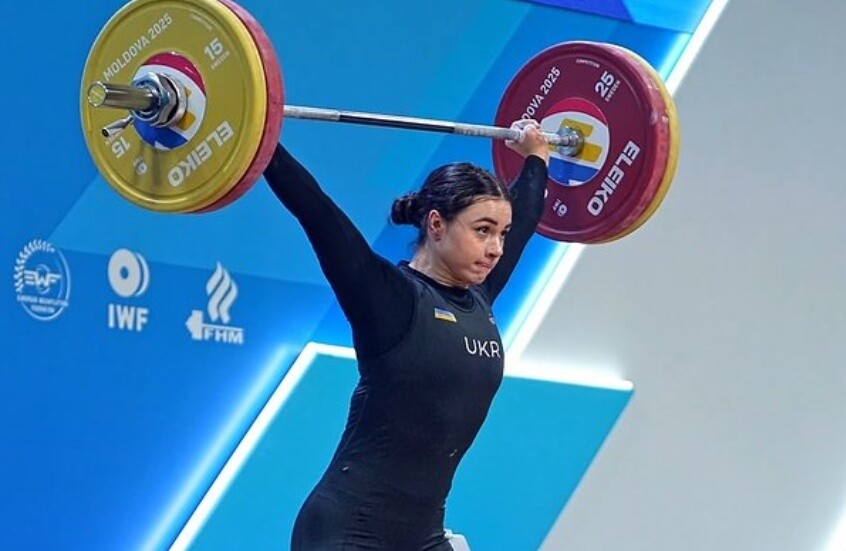 رباعة أوكرانية تقاطع روسية على منصة التتويج