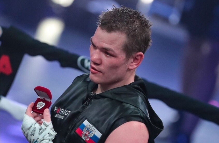 "يبدو أنني أفعل شيئا مهما".. بطل ملاكمة روسي يسخر من عقوبات أوروبا