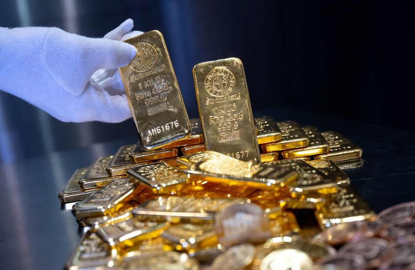 تراجع الذهب مع تعثر المفاوضات بين واشنطن وطهران