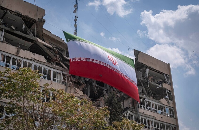 قائد الجيش الإيراني: سنجعل العدو يندم