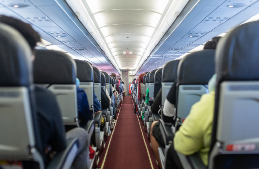 الطريقة الأكثر فعالية لإخلاء الطائرة في حالات الطوارئ