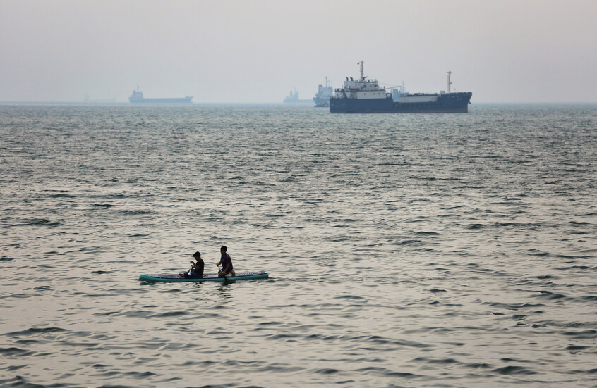 فارس تنشر فيديو للسفن المتكدسة في مضيق هرمز.. "أخر المستجدات" (فيديوهات)
