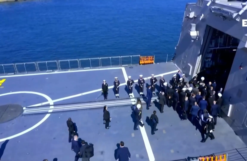 ماكرون يتفقد الفرقاطة اليونانية "كيمون" المصنوعة في فرنسا