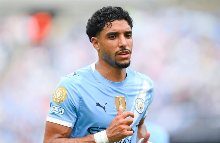 ناد إنجليزي يستعد لإنقاذ عمر مرموش من جحيم غوارديولا