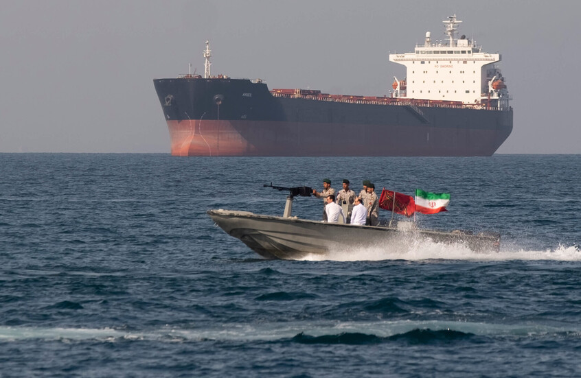 "لن يفتح بدون إيران".. خبير طاقة يكشف التحدي الأكبر أمام حركة التجارة في هرمز