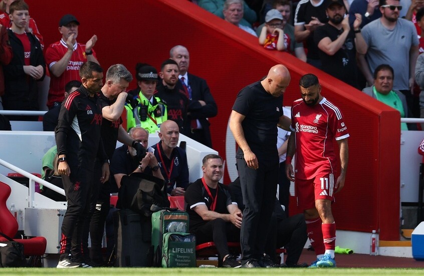 لا يخرج من الملعب إلا لسبب صعب.. أول تعليق من مدرب ليفربول على إصابة صلاح