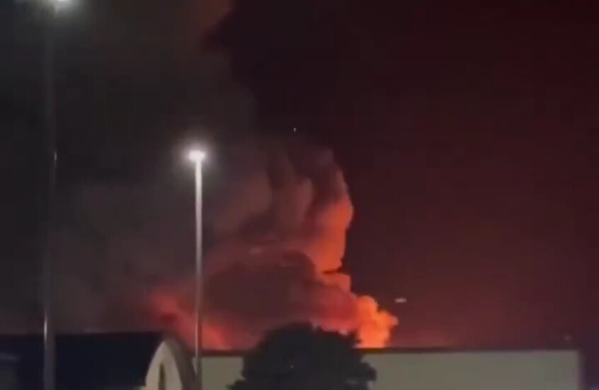 حريق غامض في قاعدة جوية بريطانية تستخدمها واشنطن في حربها ضد إيران (فيديو)