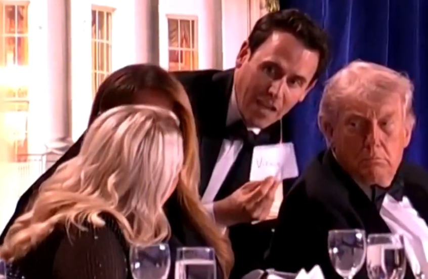 رد فعل ميلانيا ترامب مع بدء إطلاق النار في عشاء مراسلي البيت الأبيض يشعل الإنترنت (فيديو)