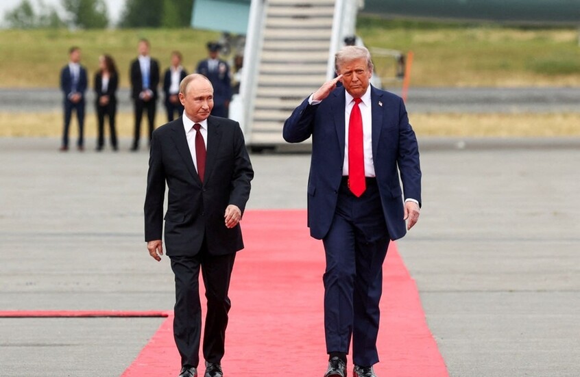 ترامب يؤكد استمرار اتصالاته مع نظيره الروسي فلاديمير بوتين