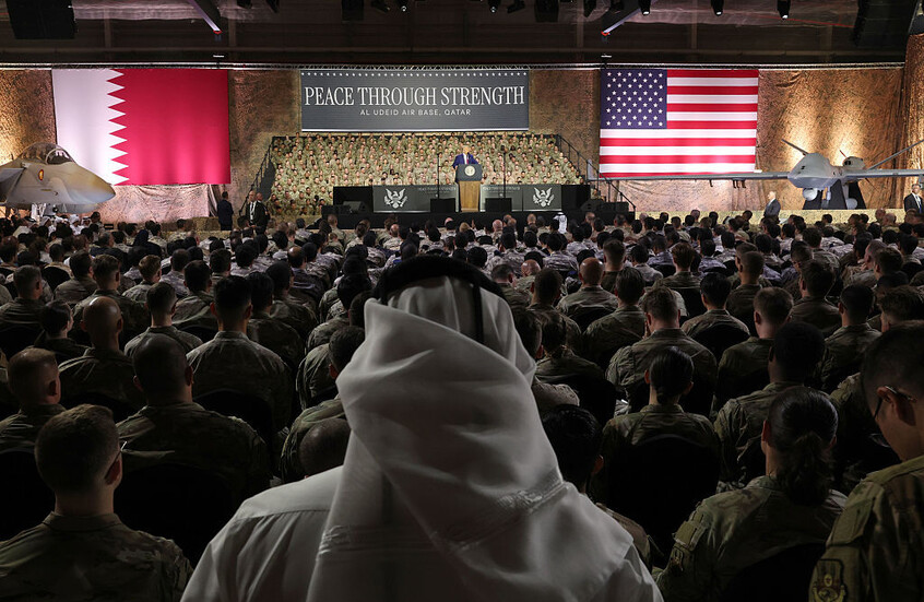 الرئيس الأمريكي دونالد ترامب في قاعدة العديد في قطر