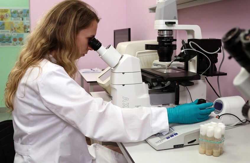 روسيا تبتكر فيروسا محللا للأورام السرطانية