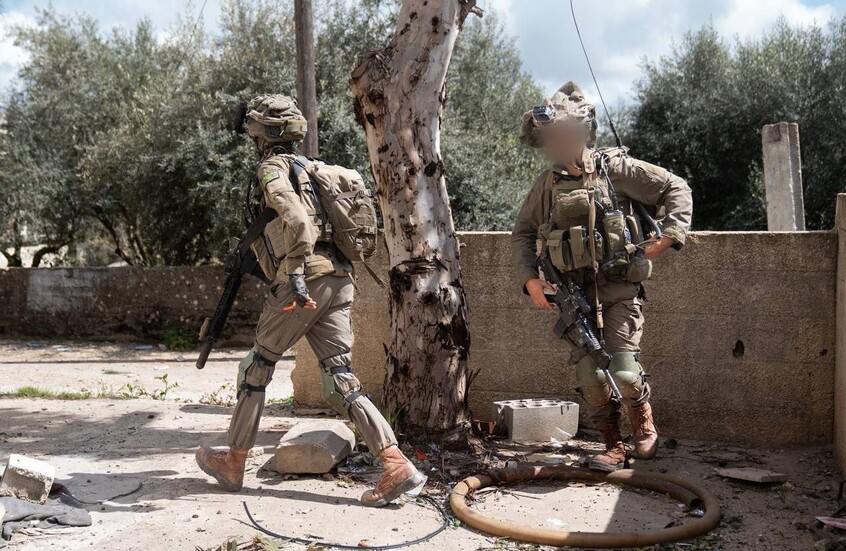 "معاريف": الجيش الإسرائيلي يبدأ سحب قواته حتى "الخط الأصفر" في جنوب لبنان