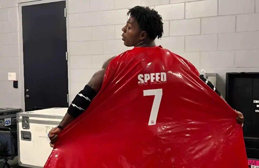 شاهد "تحت الماء".. سبيد يقلد احتفال كريستيانو رونالدو (فيديو)