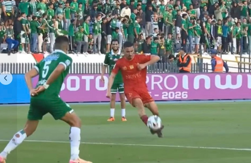 أنس سرغات يسجل هدفا نادرا في الدوري المغربي