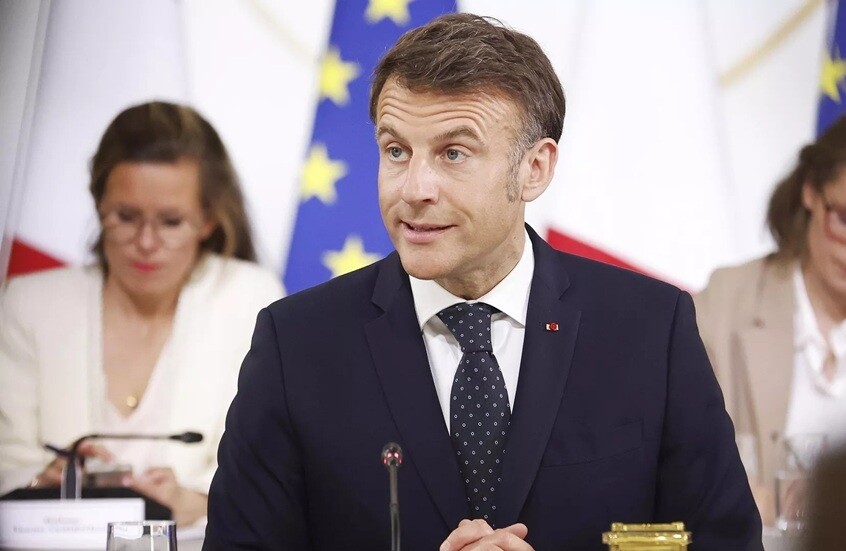 ماكرون يصف الداعين لـ"القطيعة مع الجزائر" بـ"المجانين" ويرفض سياسة القبضة الحديدية