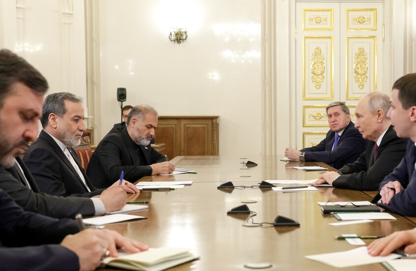 أوشاكوف: قد نقدم لواشنطن أفكارنا بعد لقاء بوتين مع عراقجي