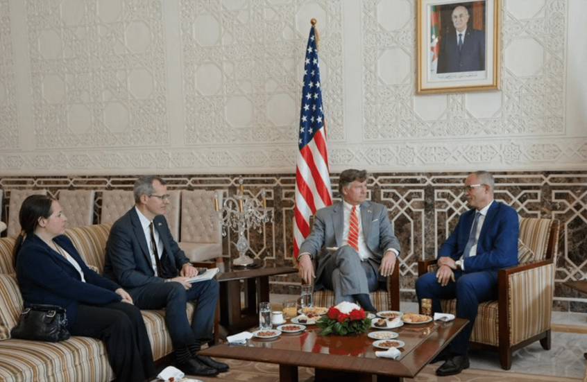 وفد أمريكي رفيع المستوى يزور الجزائر لتعزيز التعاون الأمني والاقتصادي