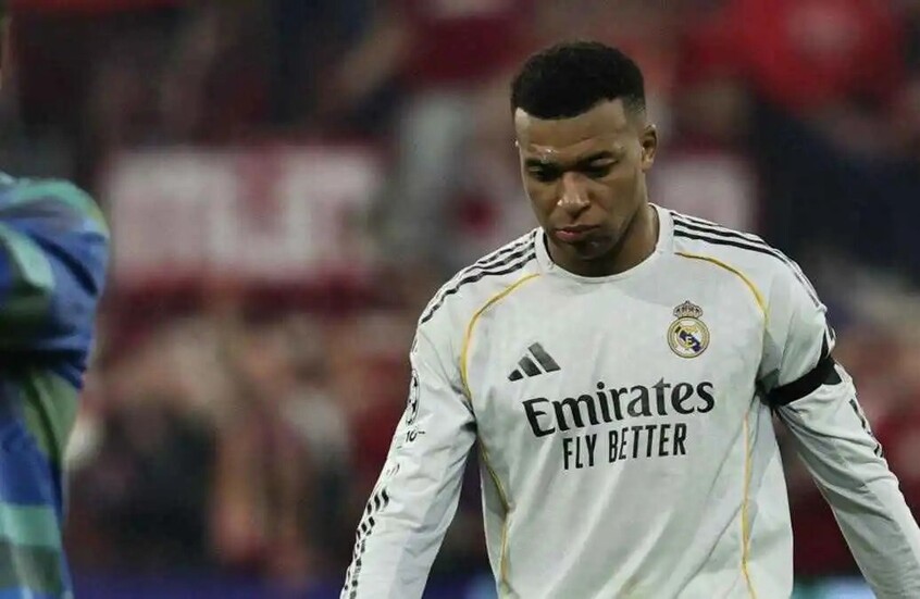 قبل لقاء الكلاسيكو.. كيليان مبابي يتقدم بطلب إلى أربيلوا