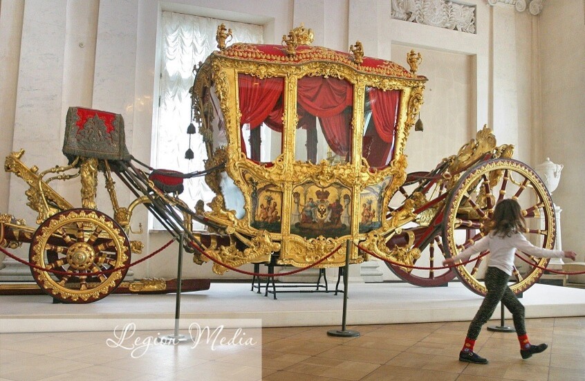 روسيا.. عرض "عربة التتويج الكبرى" في ذكرى جلوس الإمبراطورة كاترين الأولى على العرش