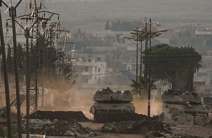 إسرائيل تمهد لحزام أمني جديد جنوب سوريا بإزالة الألغام وتوسيع البنية العسكرية