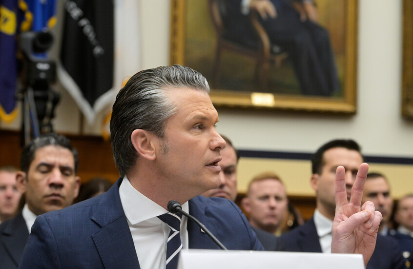 وزير الدفاع بيت هيغسيث يحضر اجتماعا للجنة القوات المسلحة بمجلس النواب لمناقشة ميزانية وزارة الدفاع للسنة المالية 2027 في مبنى الكابيتول اليوم الأربعاء.