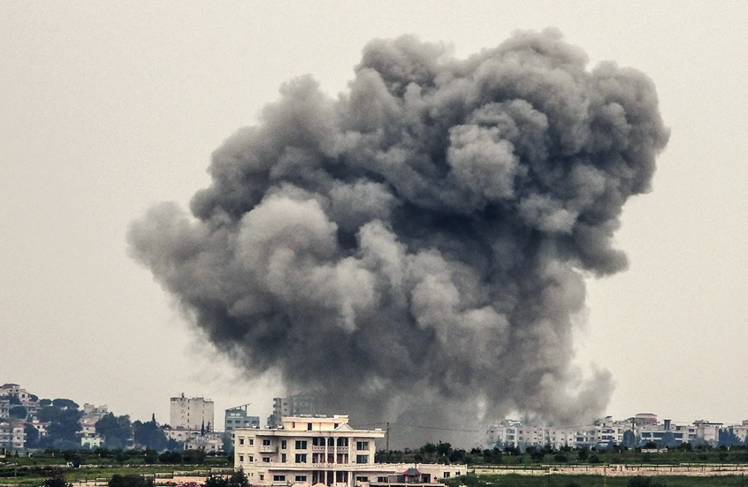 أكسيوس: ترامب يطلب من نتنياهو شن ضربات "جراحية" فقط في لبنان وتجنب العودة للحرب الشاملة