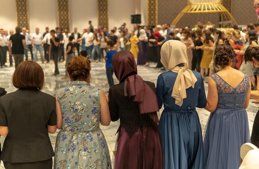 تركيا.. عشيرة شهيرة تتخلى عن عادات تاريخية لتيسير الزواج