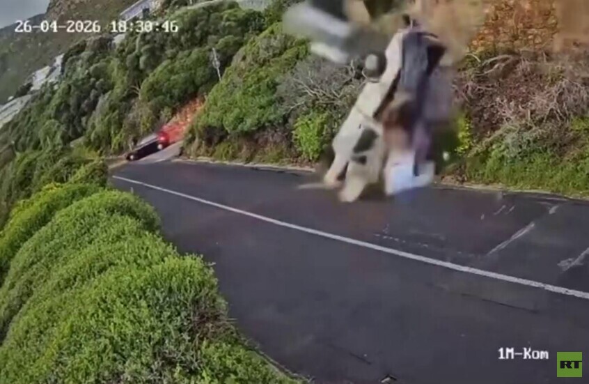 جنوب أفريقيا.. سقوط سيارة من منحدر في كيب تاون