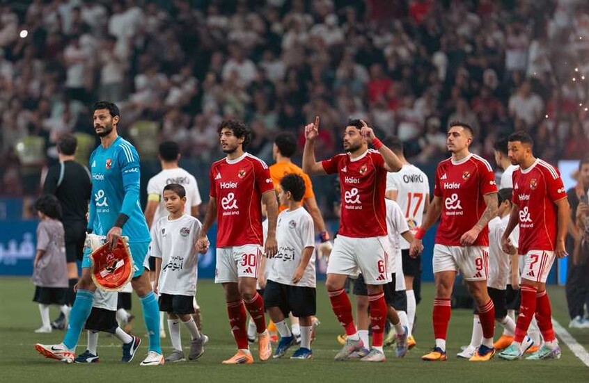 اتحاد الكرة المصري يعلن طاقم تحكيم مباراة الأهلي والزمالك