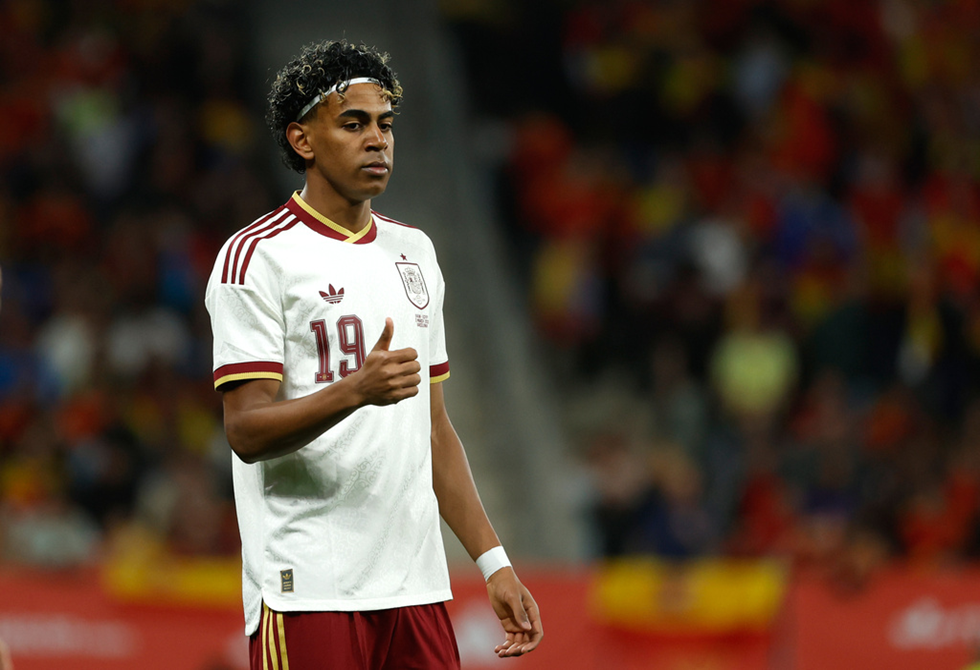 فينيسيوس وحكيمي ودروغبا.. نجوم كرة القدم يتضامنون مع لامين جمال