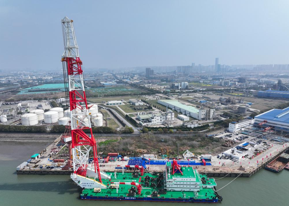 تحفة هندسية رائعة.. الصين تدشن أكبر سفينة لغرس الركائز في العالم