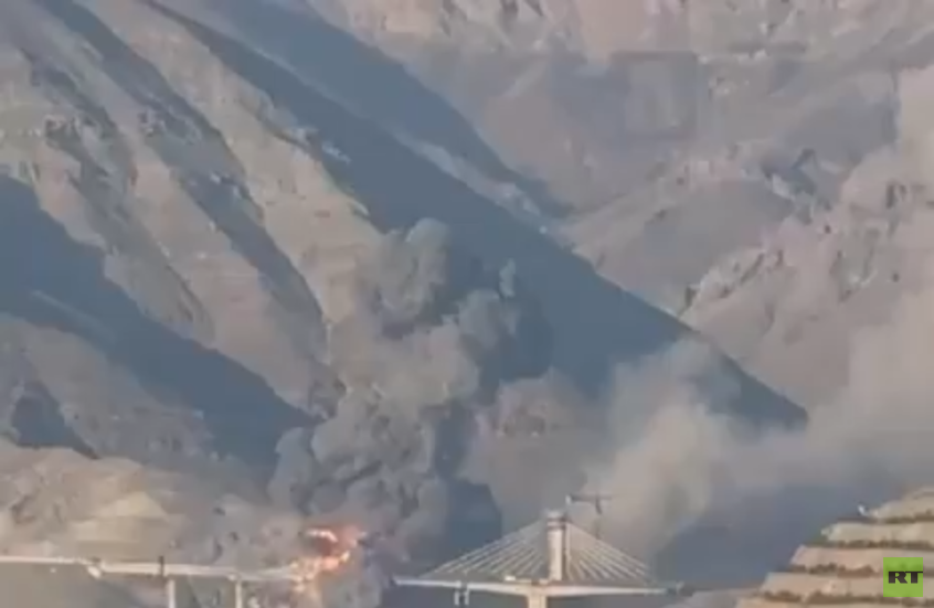 "شريان رئيسي للنفط".. قصف جسر رئيسي يربط مدينة كرج الإيرانية بالعاصمة طهران (صور + فيديو)