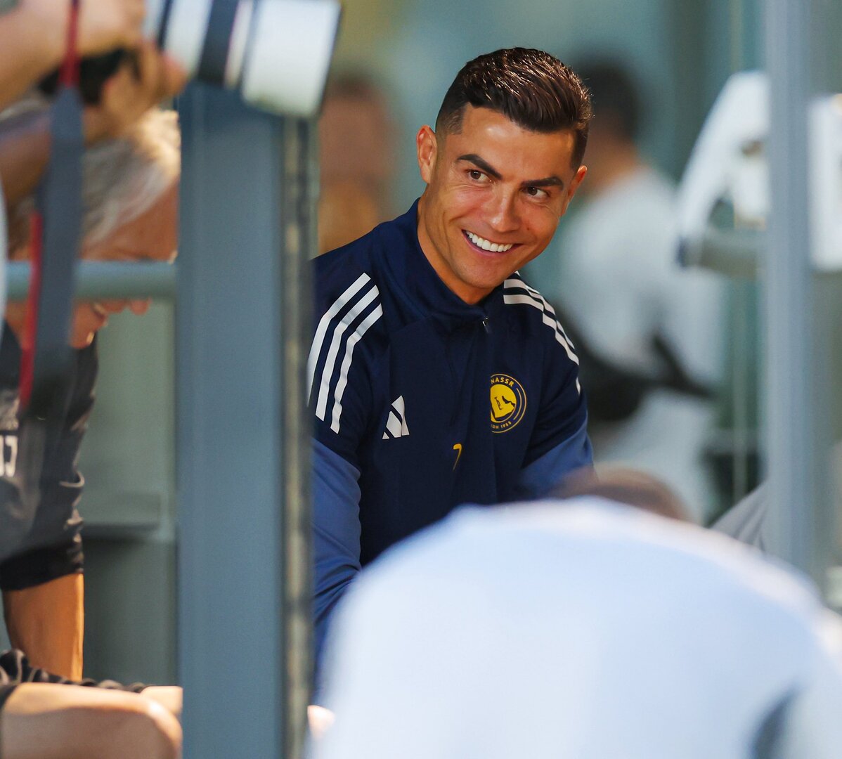 بلون جديد.. كريستيانو رونالدو يكشف عن حذائه الجديد (صورة)