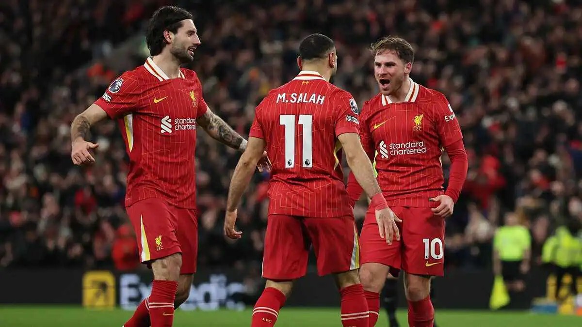 بعد اهتمام ريال مدريد.. نجم من ليفربول يحسم مستقبله مع "الريدز"