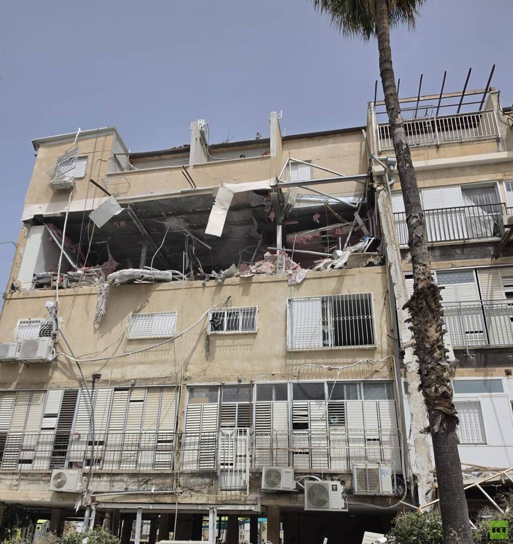 سقوط شظايا صواريخ في عدة مواقع بتل أبيب وبني براك وبتاح تكڤا