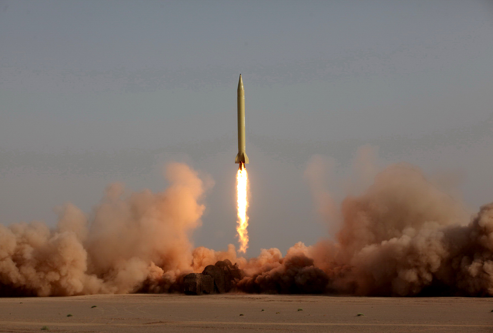 طهران تعلن استهداف مركز تدريب ومستودع معدات عسكرية في قاعدة "العديري" بالكويت